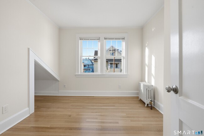 Building Photo - 44 Lorraine Terrace