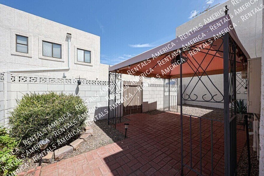 Building Photo - 2548 W Canyon Crest Cir