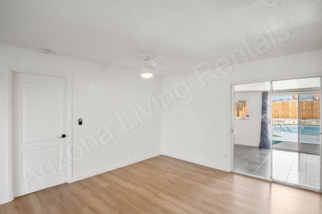 Building Photo - AFFORDABLE POOL HOME!