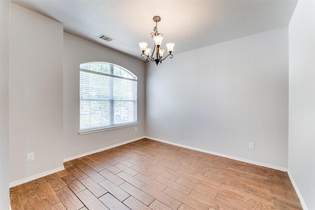 Building Photo - 2204 Speidel Dr