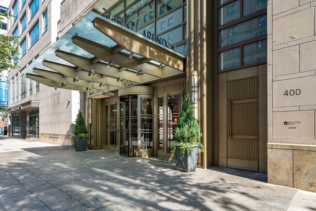 Building Photo - 400 Stuart St