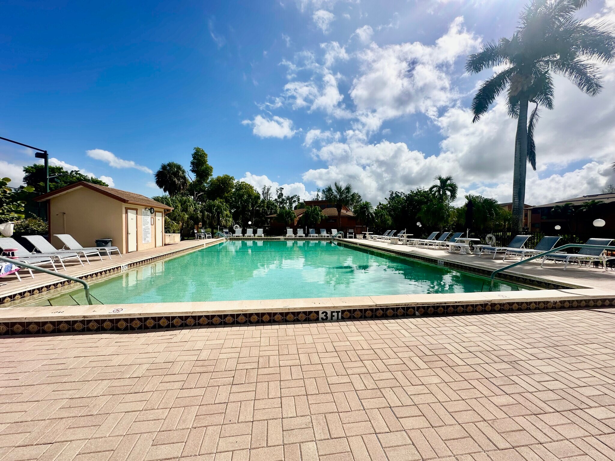 Building Photo - 6300 Royal Woods Dr