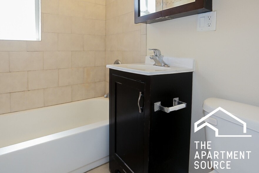 Building Photo - 3620 N Marshfield Ave