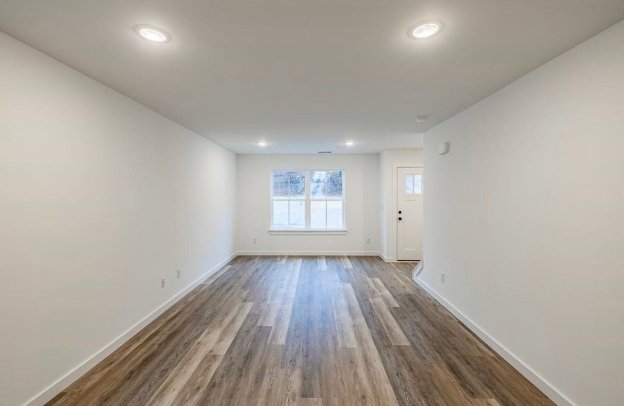 Building Photo - 267 Vanderbilt Rd