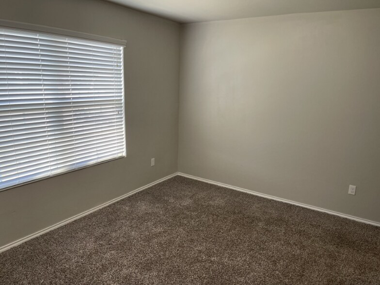 Building Photo - 3405 SE 94th St