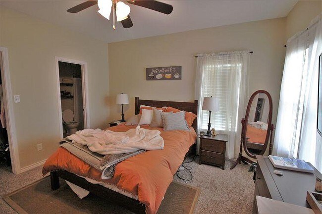 Building Photo - 314 Fairway Dr