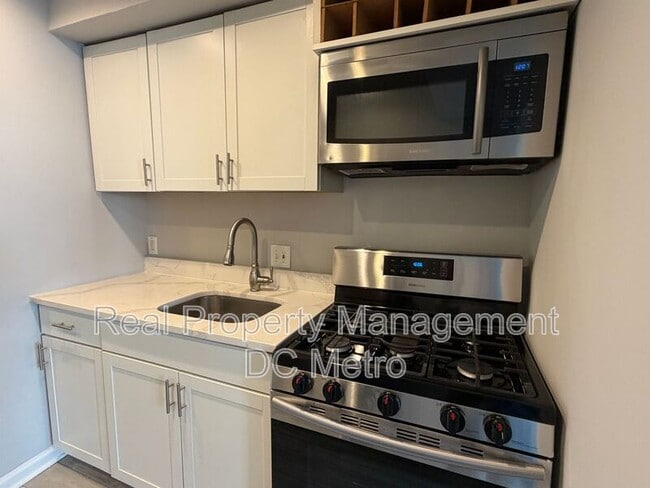 Building Photo - 1243 Penn St NE