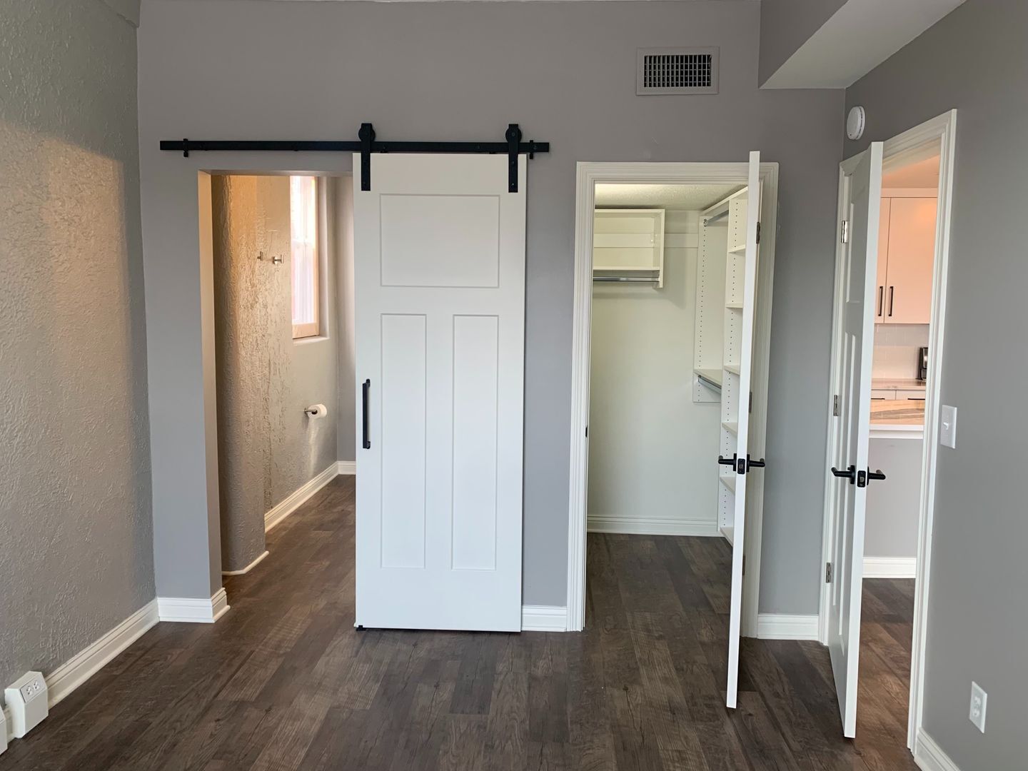 Building Photo - 112 W Washington Blvd