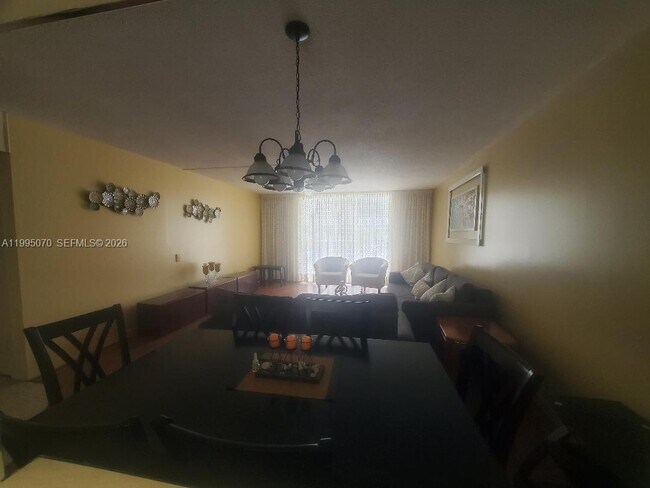 Building Photo - 319 NE 14th Ave