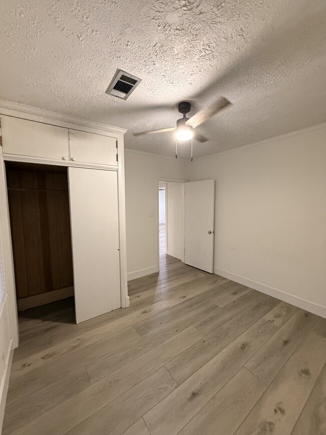 Building Photo - 913 Block St