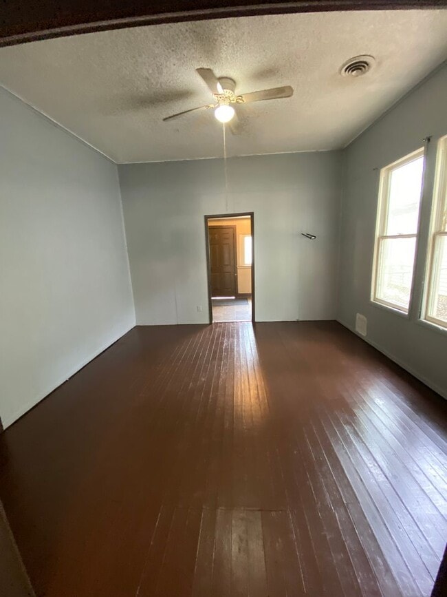 Building Photo - 710 N 19th St