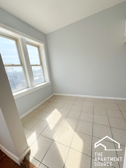 Building Photo - 6226 S Western Ave