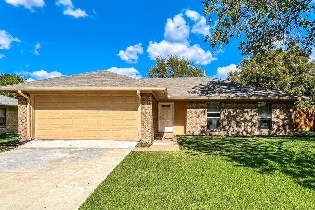 Building Photo - 302 Memorial Dr
