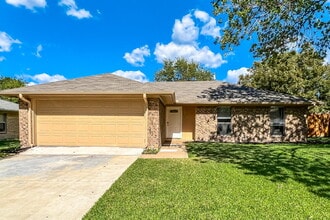 Building Photo - 302 Memorial Dr