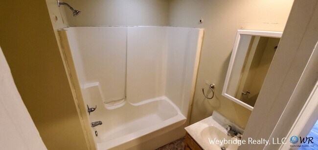 Building Photo - Liberty St W 4000