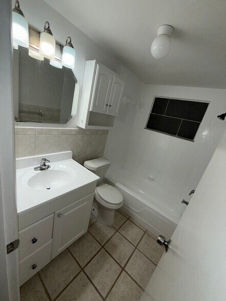 Building Photo - 6115 7th Ave