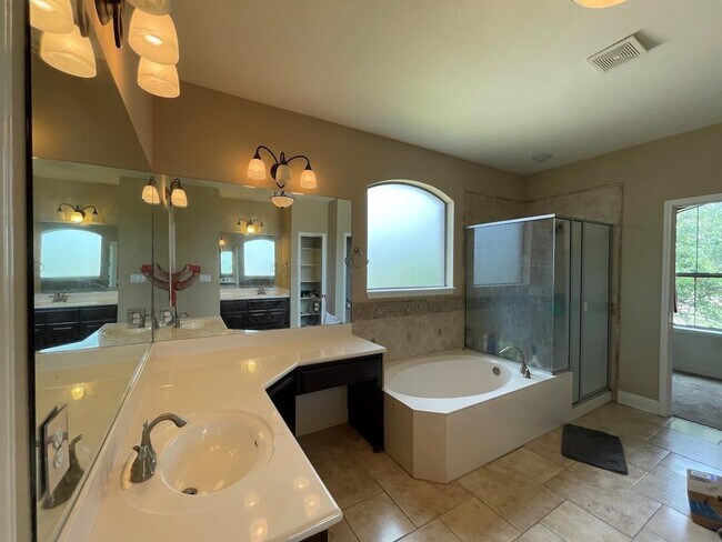Building Photo - 3001 Lombardi Way