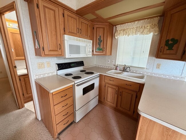 Building Photo - Charming 55+ Park Model in Caliente Casa De Sol