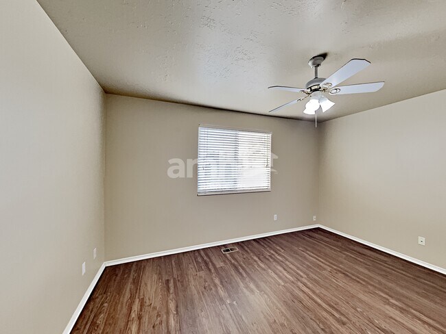 Building Photo - 342 N 75 W