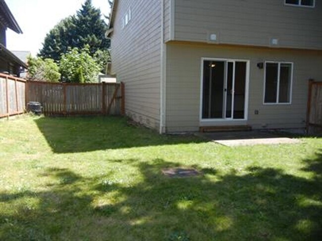 Building Photo - 3 Bedroom 2.5 Bath located in Tumwater
