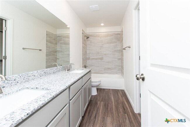 Building Photo - 5815 Betty Lou Dr