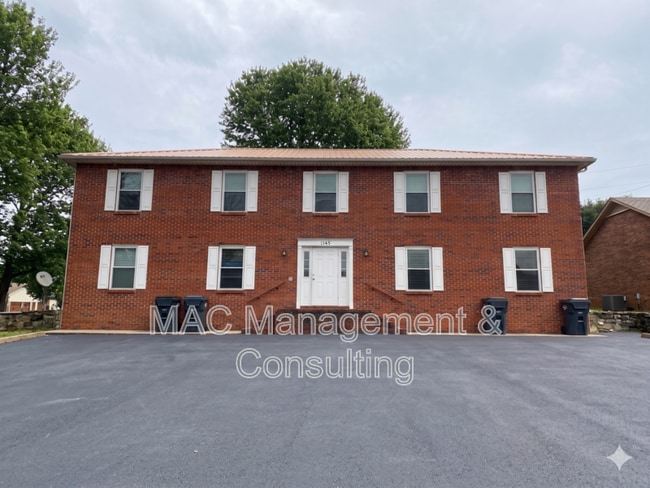 Building Photo - 1849 Summerhaven Ave