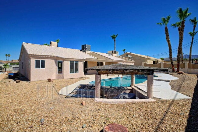 Building Photo - 304 Acoma Blvd S
