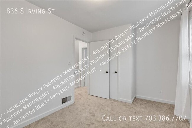 Building Photo - 836 S Irving St