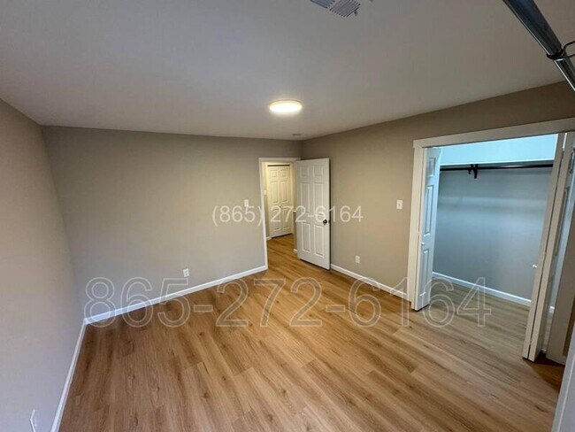 Building Photo - 3536 Old Valley View Dr