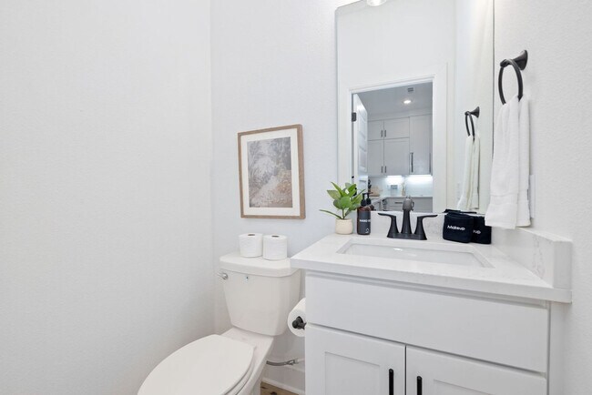 Building Photo - 1632 Neptune St