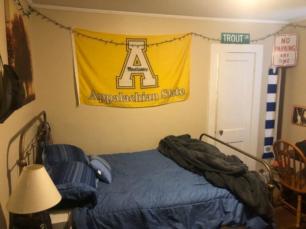 Building Photo - 1242 Old Bristol Rd