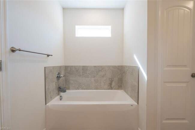 Building Photo - 1536 Beekman St