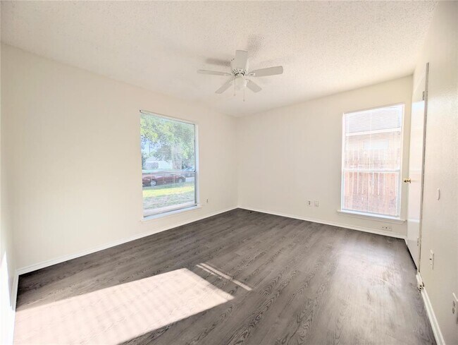 Building Photo - 2016 Redwing Way