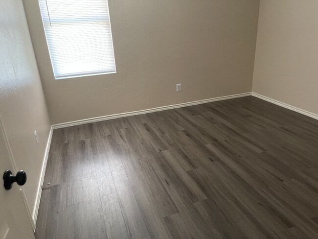 Building Photo - 1811 Bolivar St