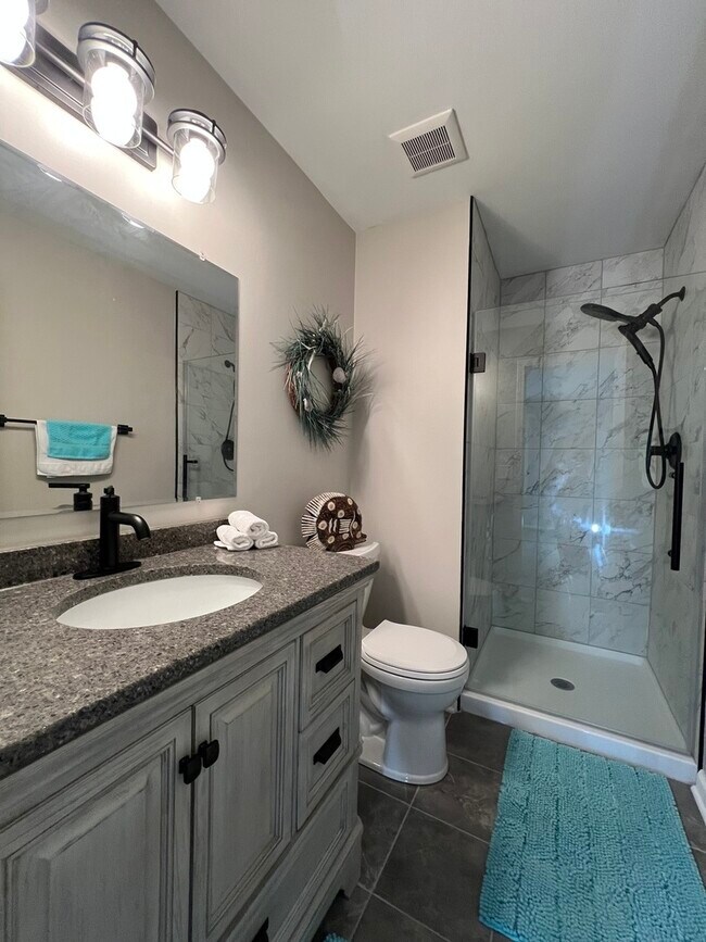 Building Photo - 652 Mallard Ct