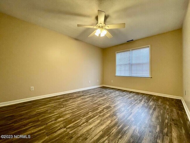 Building Photo - 104 Sweet Bay Dr