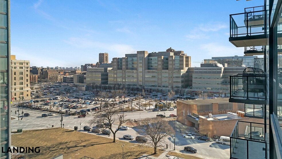 Building Photo - 513 S Damen Ave