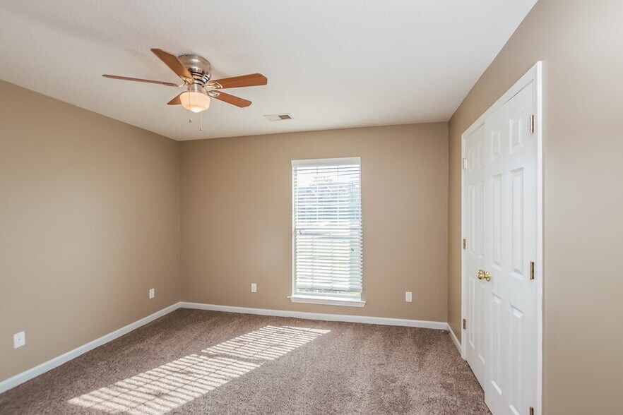 Building Photo - 6379 Sandbourne E