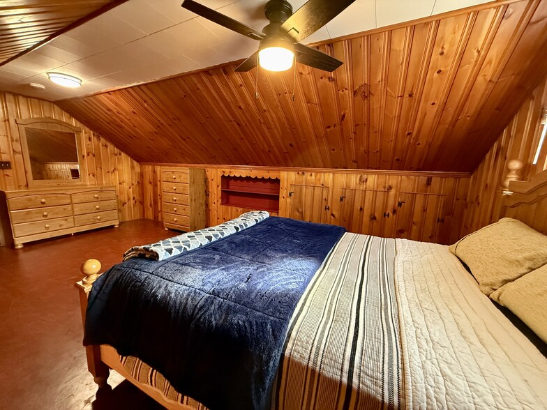 2nd floor bedroom - 1005 Kellogg Ave