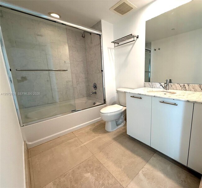 Building Photo - 950 Brickell Bay Dr