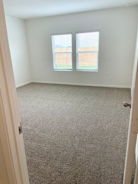 Building Photo - 270 Yosemite Dr