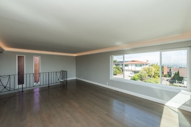 Building Photo - Updated 4 Bed / 2.5 Ba Home in Millbrae Mi...