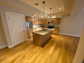 Building Photo - 137 Main St