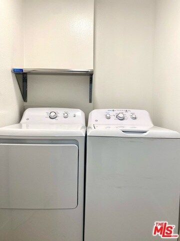 Building Photo - 435 N Oakhurst Dr