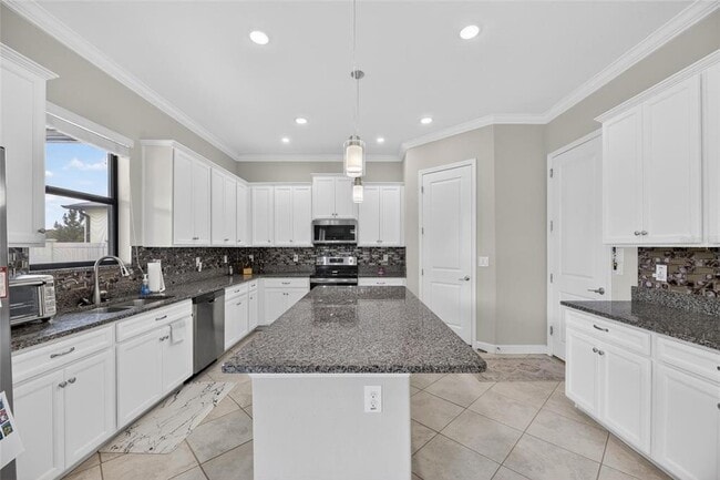 Building Photo - 2905 Hilliard Dr