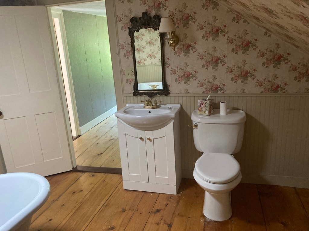 Bathroom 2 Upstairs - 176 Bagley Hill Rd