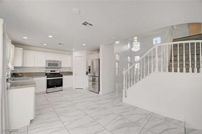 Building Photo - 9893 Canyon Peak Dr