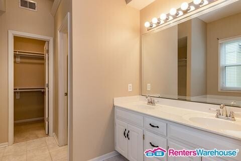 Building Photo - Beautiful 4 Bedroom / 2.5 Bath Olathe Home!