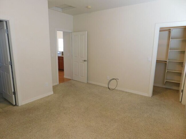 Building Photo - Spacious 3-Bedroom, 2-Bath Home