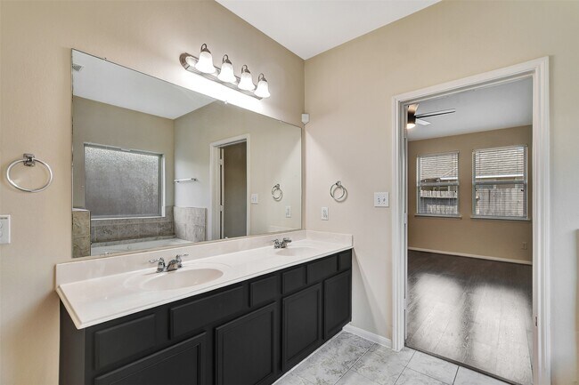 Building Photo - 15103 Sun Glaze Ct